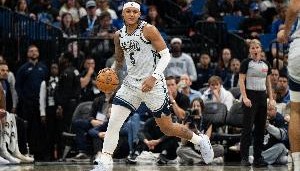 全能表现！班凯罗上半场13中6得20分8板5助1帽 三分3中2